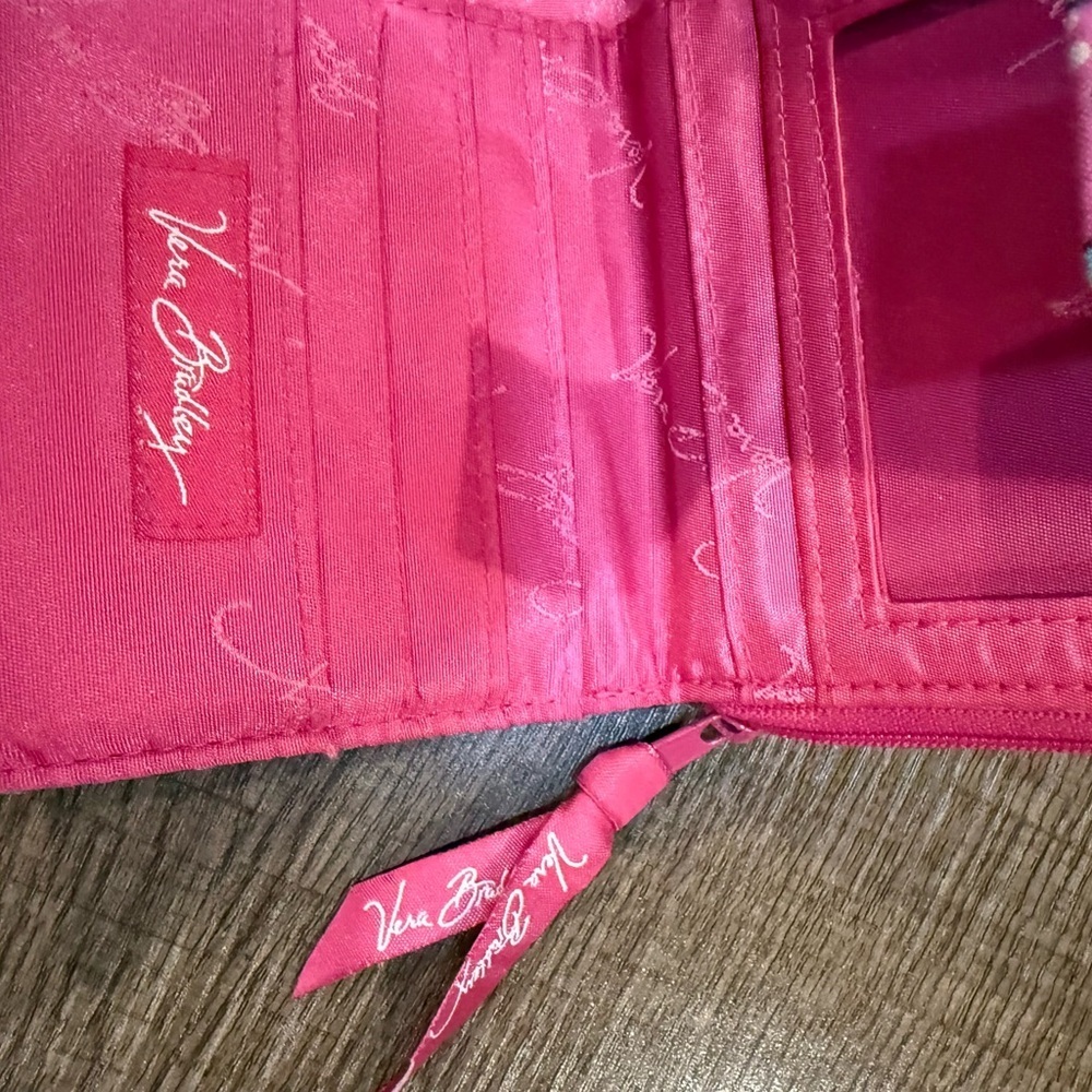 Vera Bradley quilted zip-around wallet featuring a mandala or floral - Picture 3 of 3